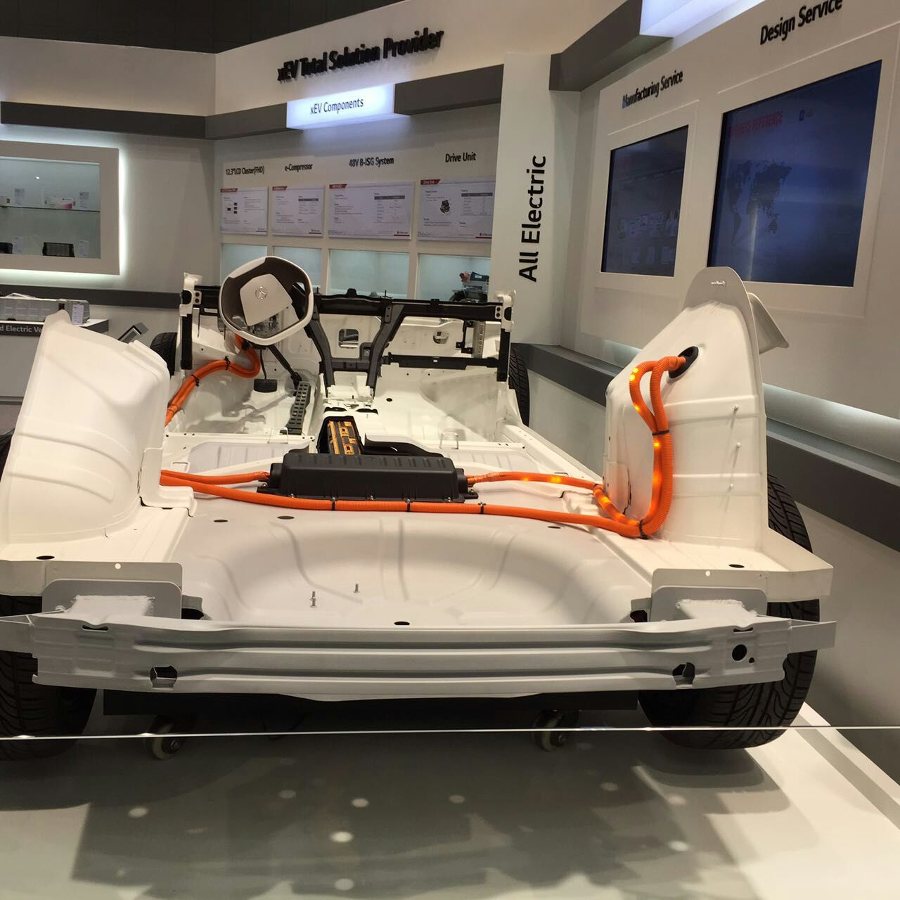 OMGは韓国のソウルで開催されたEVS28電気自動車ショーに参加しました