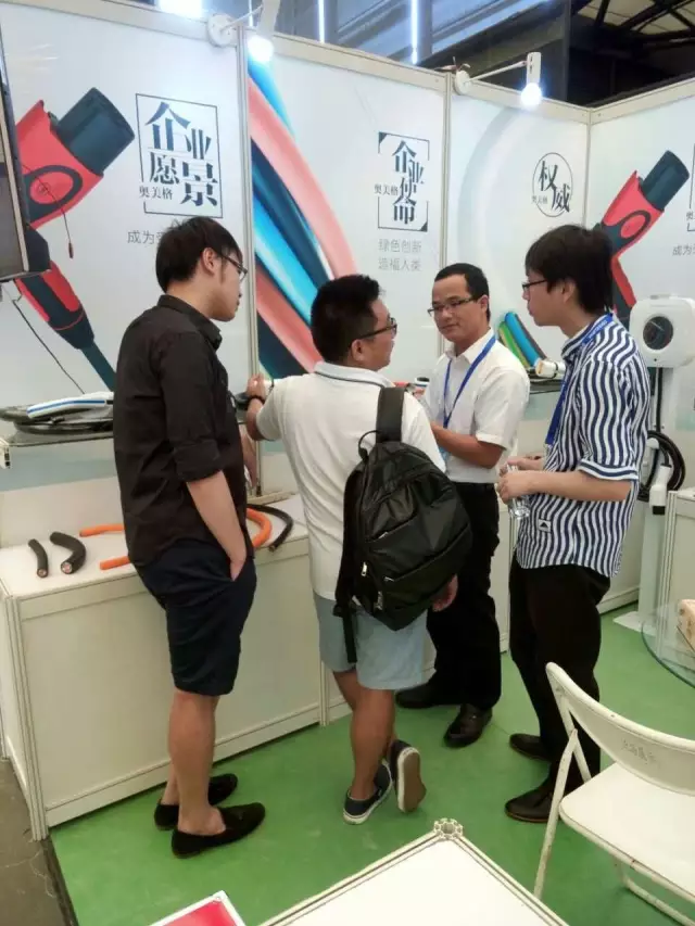 8月23日、広東OMGは第6回上海国際充電ステーション（パイル）技術設備展示会で正式にデビューしました。展示会は本格化しており、大歓迎です！